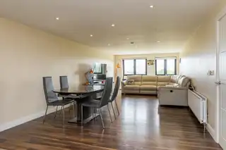 Apt 5, 3 AmblesideImage 6