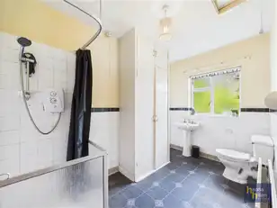 18 Ashgrove RoadImage 8