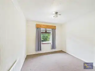 2 Riverside CrescentImage 8