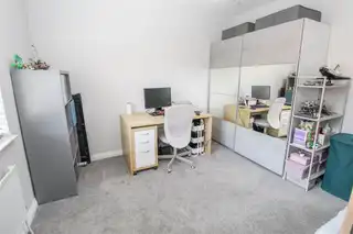 Apt 3, 6 Loughan HallImage 12