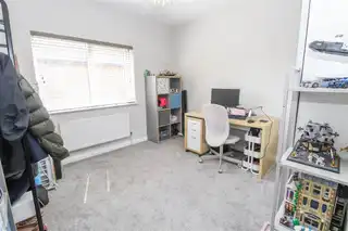 Apt 3, 6 Loughan HallImage 11
