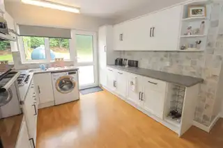 25 Ferndene GardensImage 9
