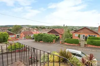25 Ferndene GardensImage 3