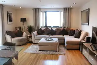 Apartment 4 Park Avenue MewsImage 2