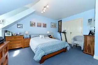 4 Clonallon SquareImage 10
