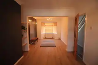 81 Grace AvenueImage 3