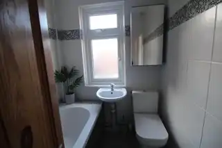 81 Grace AvenueImage 5