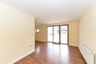 Apartment 10 Scotts Gate 79 Abetta ParadeImage 2