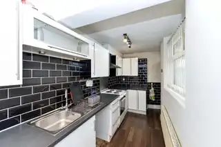 77 Ravenscroft AvenueImage 5