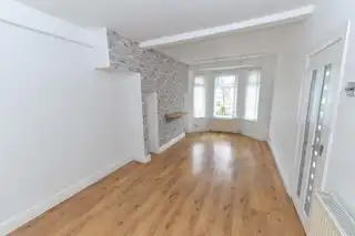 77 Ravenscroft AvenueImage 3