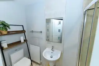 Apt 2 131 Upper Newtownards RoadImage 8