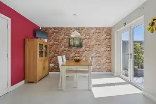 39 Loughshore CourtyardImage 9