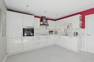 39 Loughshore CourtyardImage 6
