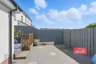 39 Loughshore CourtyardImage 13