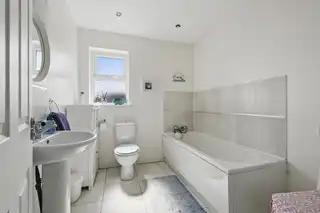 39 Loughshore CourtyardImage 18