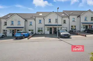 39 Loughshore CourtyardImage 2