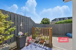 39 Loughshore CourtyardImage 12