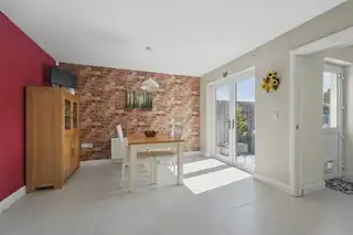 39 Loughshore CourtyardImage 8