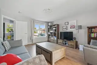 39 Loughshore CourtyardImage 5